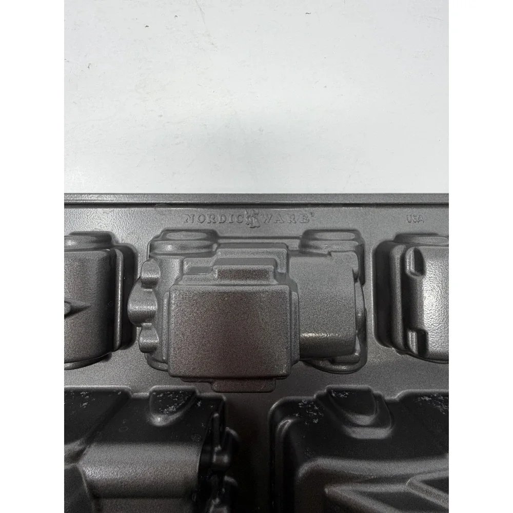 Nordic Ware‎ Roadster Car Cakelet Pan Cast Aluminum 5 Cup 8 Cavity USA Non-Stick
